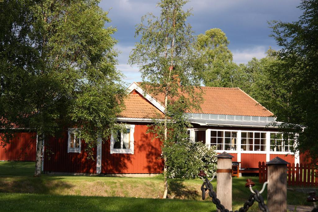 Ratt O Roder Stugby & Konferens Villa Djuras Kültér fotó